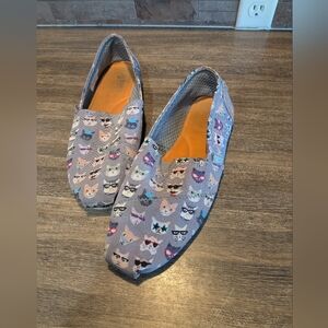 Sketchers: BOBS Light Grey Slip-On Canvas Flats With Cute Cats